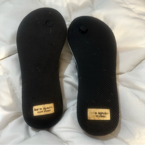 Kate Spade Black White Stripe Flip Flops Sandals 6M Beach Quiet Luxury Resort - Picture 3 of 4